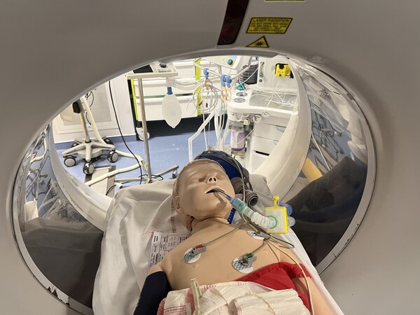 Imagerie sur mannequin pédiatrique : vue depuis l'appareil