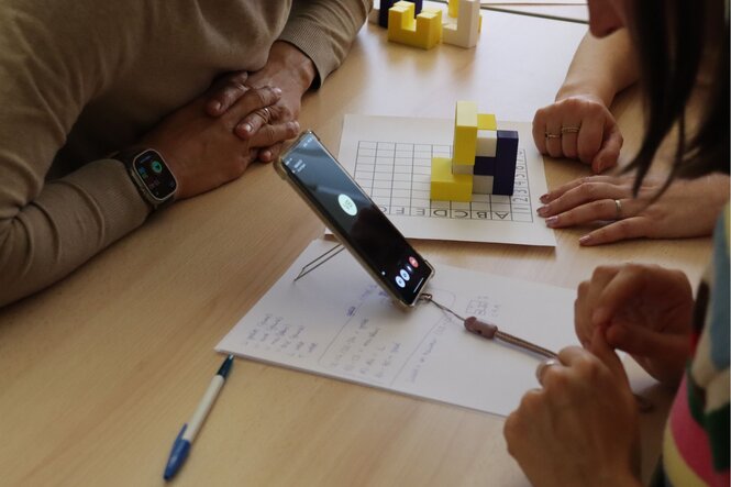 <strong>Jeu CapCube - Communication par téléphone</strong> Jeu CapCube - Communication par téléphone