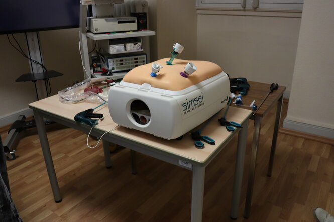 <strong>Simulateur "SimSei" d'Applied Medical</strong> Simulateur "SimSei" d'Applied Medical