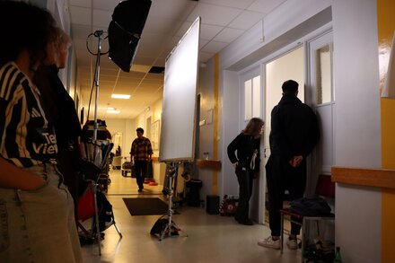 <strong>Attente avant une scène</strong> Attente avant une scène