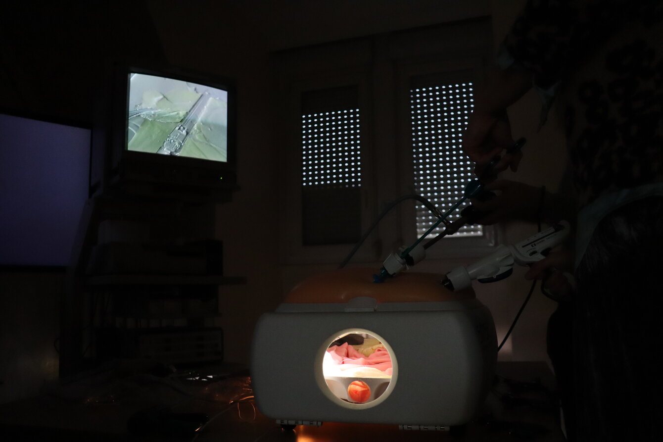 <strong>Entraînement sur le simulateur "SimSei" d'Applied Medical</strong> Entraînement sur le simulateur "SimSei" d'Applied Medical