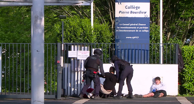 À Mourenx (Pyrénées-Atlantiques), une simulation grandeur nature d'attentat terroriste entraîne à la prise en charge de nombreuses victimes